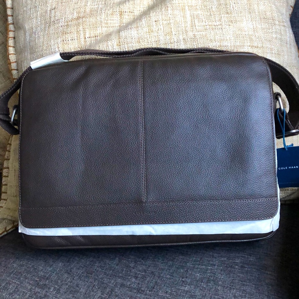 A new never used pebble messenger bag